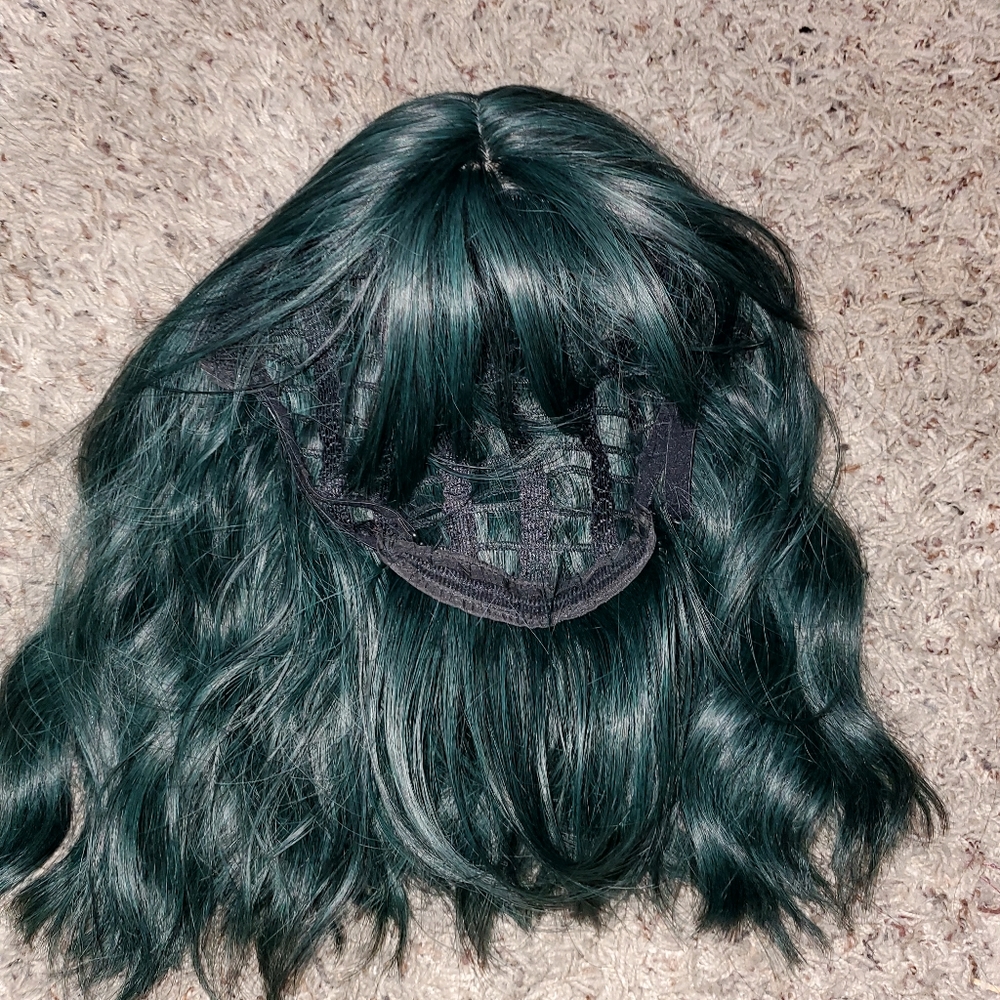 Wig - Picture 3 of 3